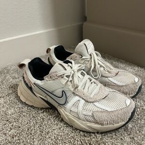 Nike White and Black Sneakers